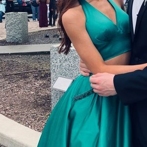 EMERALD GREEN SHERRI HILL PROM DRESS